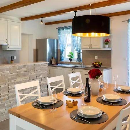 Willa Sara Linardići