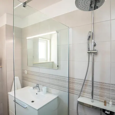 Willa Sara Linardići