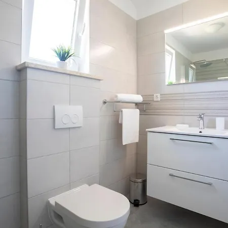 Willa Sara Linardići