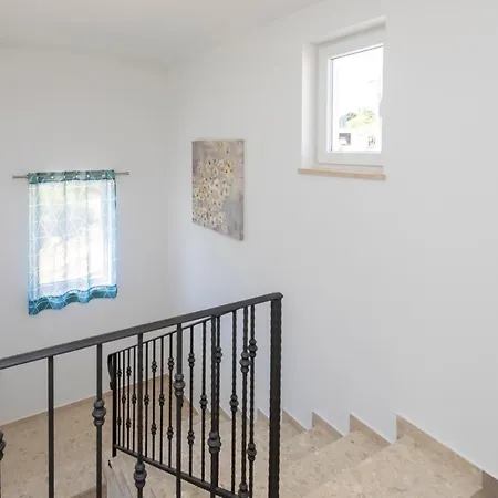 Sara Willa Linardići