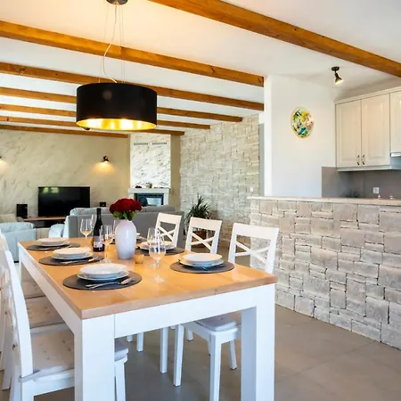 Willa Sara Linardići