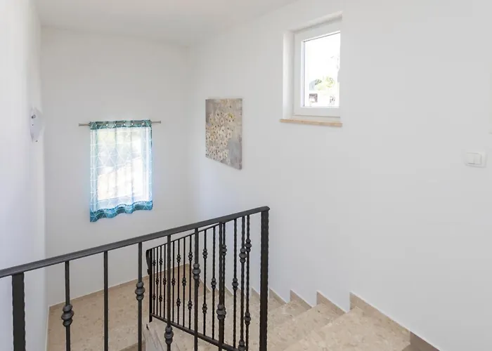 Sara Villa Linardići