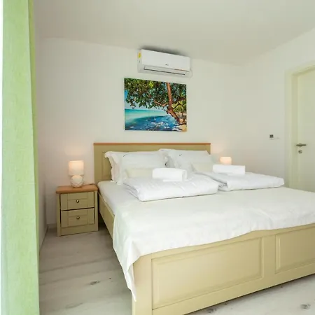 Sara Villa Linardići