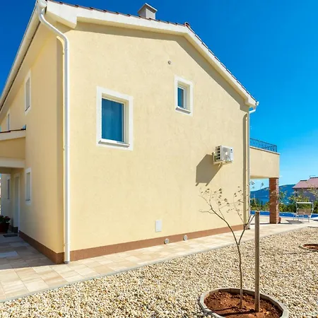 Sara Villa Linardići