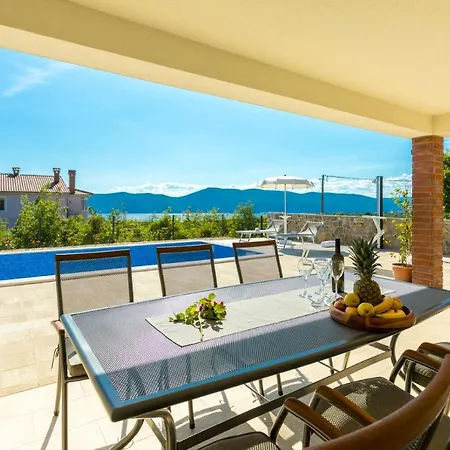 Sara Villa Linardići